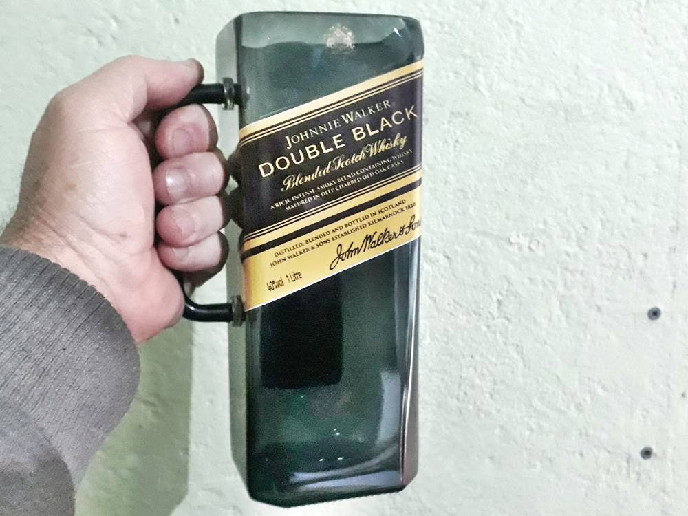 Caneca com Alça Double Black Johnnie Walker
