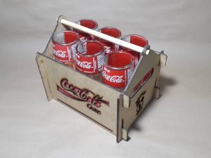Caixote em MDF com copos Coca-Cola 290ml