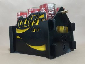 Caixote em MDF cor Preto com Alça com copos Coca-Cola 290ml